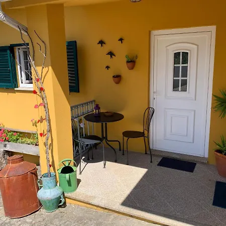 Casinha A Porta *